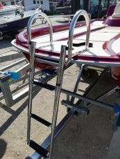 Badeleiter über Deck mit 4 Premium-Stufen