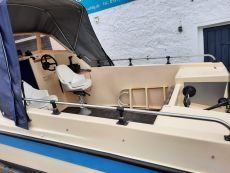 Kajütboot Angelboot Ockelbo kurze Kajüte neuwertige Persenning Kajütboot Angelboot Ockelbo kurze Kajüte neuwertige Persenning