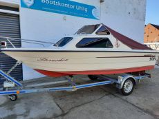 Kajütboot Mystraly Weekend 480 + 4-Takt Aussenborder Suzuki 25 PS + Trailer Wick
