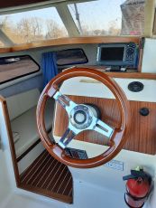 Kajütboot Mystraly Weekend 480 + 4-Takt Aussenborder Suzuki 25 PS + Trailer Wick
