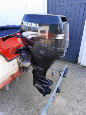 Motorboot Trainer 25PS Suzuki 4-Takt 750kg Trailer