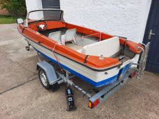 Motorboot Angelboot Ibis 2 mit Fahrpersenning große Badeleiter Motorboot Angelboot Ibis 2 mit Fahrpersenning große Badeleiter