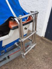 Motorboot Angelboot Ibis 2 mit Fahrpersenning große Badeleiter Motorboot Angelboot Ibis 2 mit Fahrpersenning große Badeleiter