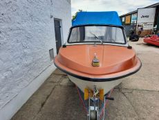 Motorboot Angelboot Ibis 2 mit Fahrpersenning große Badeleiter Motorboot Angelboot Ibis 2 mit Fahrpersenning große Badeleiter