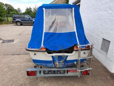 Motorboot Angelboot Ibis 2 mit Fahrpersenning große Badeleiter Motorboot Angelboot Ibis 2 mit Fahrpersenning große Badeleiter