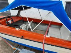 Motorboot Angelboot Ibis 2 mit Fahrpersenning große Badeleiter Motorboot Angelboot Ibis 2 mit Fahrpersenning große Badeleiter