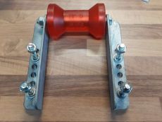 Kielrolle Stoltz RP-5 inkl. Halter an Quertraverse