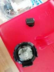 Easterner Tank-Set mit Schellen, Anschluss und Zuleitung mit Pumpball Easterner Tank-Set mit Schellen, Anschluss und Zuleitung mit Pumpball